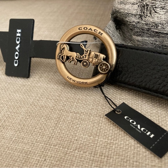 Brand new with tag Coach Horse and Carriage Leather Belt with Gold Emblem Buckle